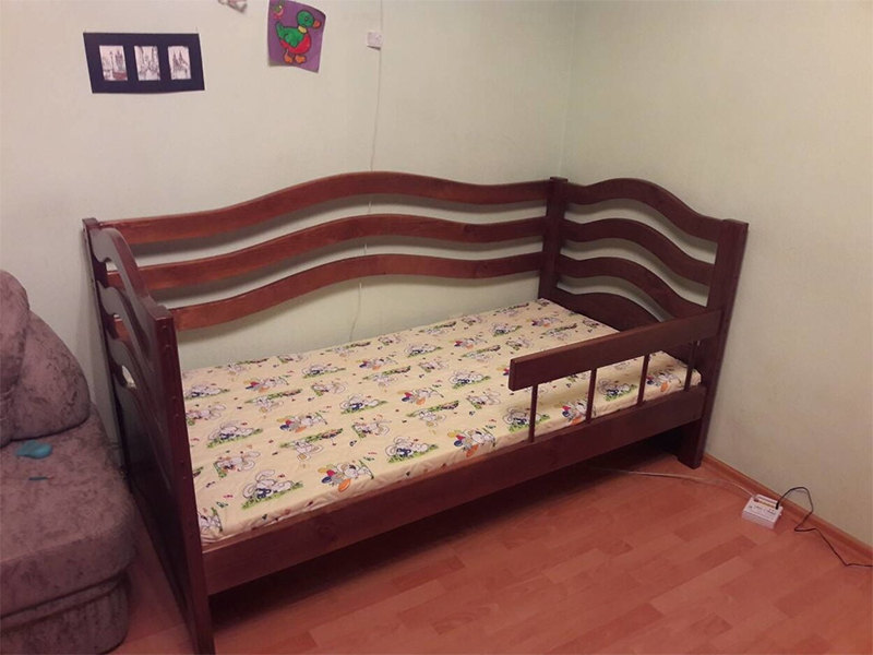 Кровать-диван Бриз с точеным бортиком, фото отзыв